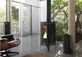 Купить Печь-камин Invicta Iwaki on base в интерьере чугунная в Гомеле в Гомеле