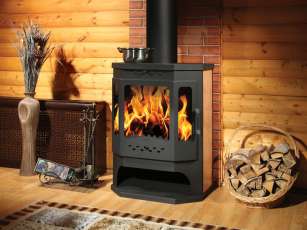 Стальной камин с дровницей Бавария призматик с плитой фото в интерьере в Гомеле