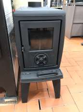 Печь-камин чугунный FireWay Zeige в интерьере Амазонка бай фото в Гомеле