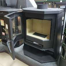 Стальной камин с шамотом Бавария панорама призма с плитой в интерьере фото в Гомеле