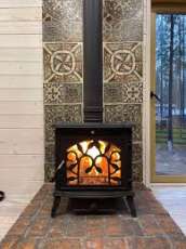 Печь-камин чугунный FireWay Demetra в интерьере Амазонка бай фото в Гомеле