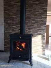 Печь-камин чугунный Invicta Altea в интерьере Амазонка бай фото в Гомеле