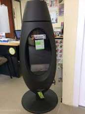 Печь-камин чугунный Invicta Ove в интерьере Амазонка бай фото в Гомеле